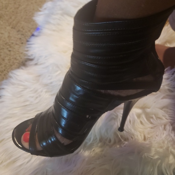 ! Strapped Black Booties Size 10 ! - Picture 2 of 4